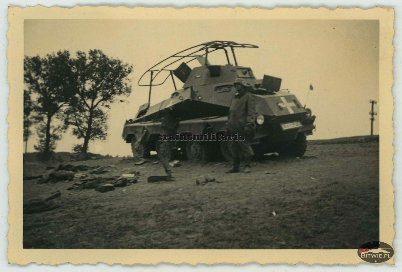 [Z.Inf.Rgt.92.001] #025 Orig. Foto 8-Rad Funk SdKfz Panzerspähwagen Wrack vor LOMZA Narew Polen 1939.jpg