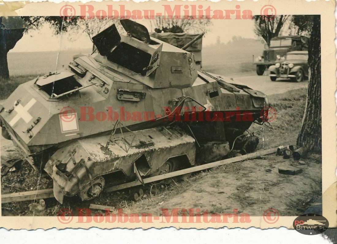 [Z.Aufkl.Abt.(mot).3.001] #300 K325 Polen vor Brest Litowsk combat zerstörtes SdKfz 232 Panzerspähwagen Front aw.jpg