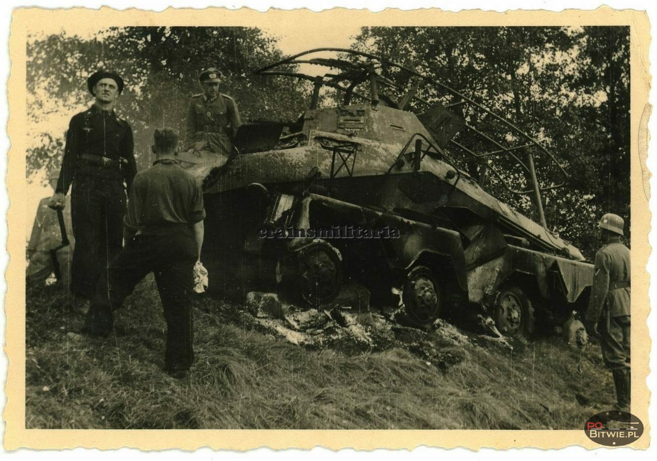 aaa #004 Orig. Foto zerstörte 8-Rad SdKfz Funk Panzerspähwagen A.A.6 in Polen 1939.jpg