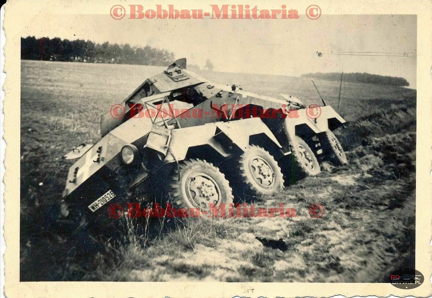 [Z.Pz.Rgt.11.011] P495 Polen Panzer-Regiment 11 Panzerspähwagen 8-Rad SdKfz mit Treffer combat TOP aw.jpg