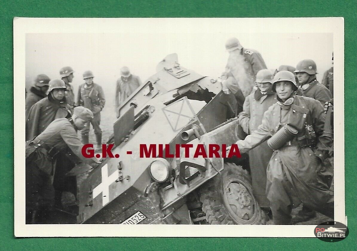 Sd.Kfz 231 WH-210526 w rowie Foto Wehrmacht Panzerspähwagen SdKFZ Polen 1939 Kennung 2.WK WW2 Panzer (2) aw.jpg