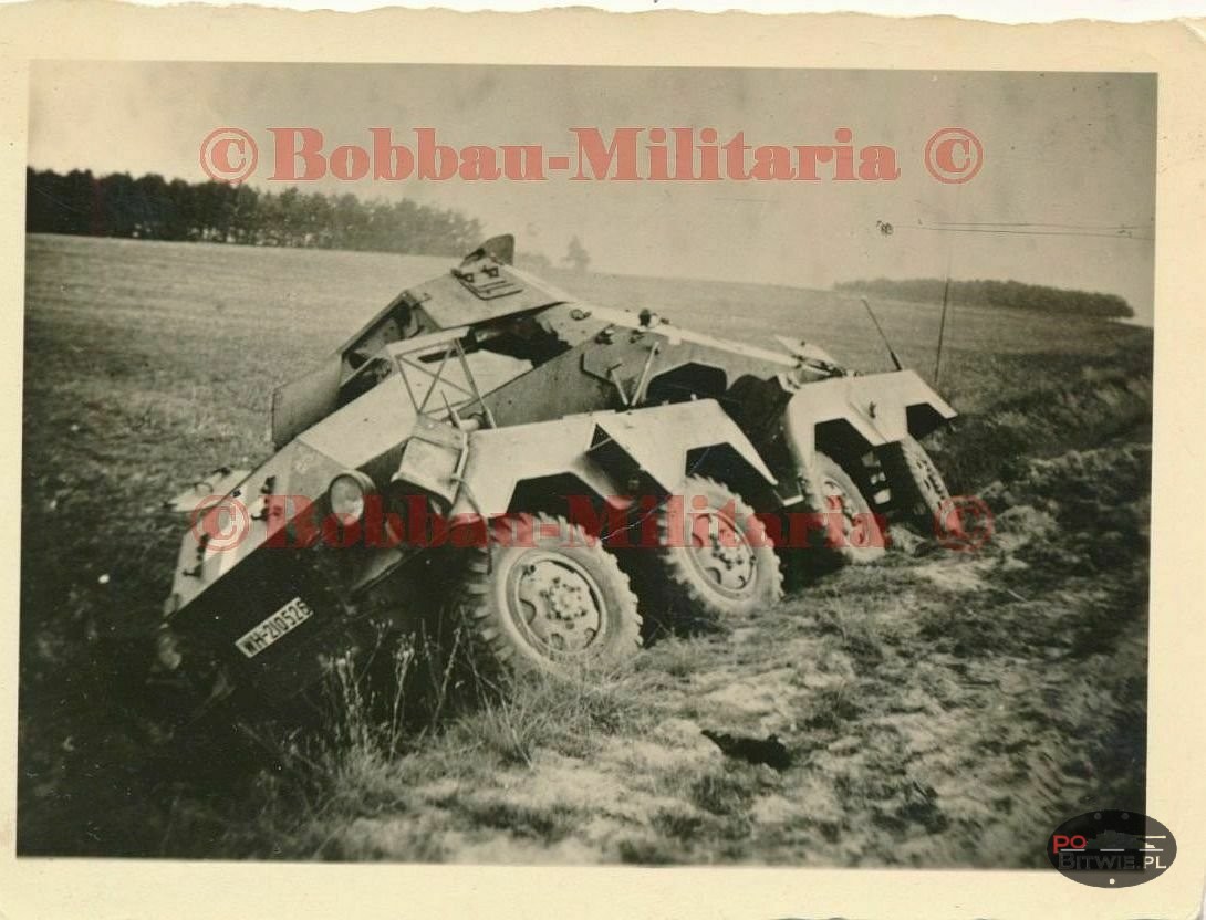 [Z.Pz.Rgt.11.014] T336 Einmarsch Grenze Polen Panzer Regiment 11 SdKfz 8-Rad Panzerspähwagen 1939 aw.jpg