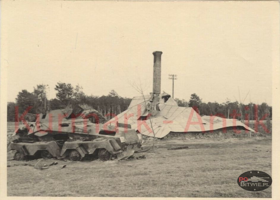 [PSW][#550]{007}{a} s.Pz.Sp.Wg (FU) Sd.Kfz.232 (8 Rad), II.!Aufkl.Rgt.(mot.).9, WH-753xx, Ujazdy (Wesoła)!Kąkolówka, duża dziura lewy przód, dach z boku.jpg