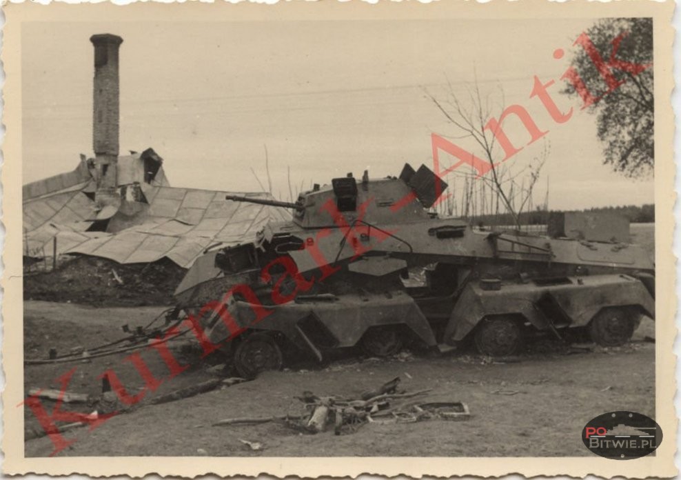 [PSW][#550]{017}{a} s.Pz.Sp.Wg (FU) Sd.Kfz.232 (8 Rad), II.!Aufkl.Rgt.(mot.).9, WH-753xx, Ujazdy (Wesoła)!Kąkolówka, duża dziura lewy przód, dach z boku.jpg