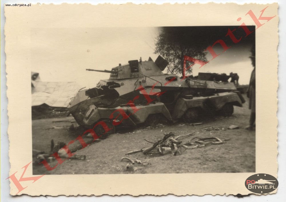 [PSW][#550]{049}{a} s.Pz.Sp.Wg (FU) Sd.Kfz.232 (8 Rad), II.!Aufkl.Rgt.(mot.).9, WH-753xx, Ujazdy (Wesoła)!Kąkolówka, duża dziura lewy przód, dach z boku.jpg