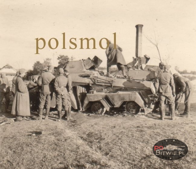 [PSW][#550]{052}{a} s.Pz.Sp.Wg (FU) Sd.Kfz.232 (8 Rad), II.!Aufkl.Rgt.(mot.).9, WH-753xx, Ujazdy (Wesoła)!Kąkolówka, duża dziura lewy przód, dach z boku.jpg