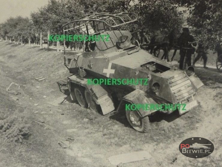 [PSW][#362]{001}{a} s.Pz.Sp.Wg (FU) Sd.Kfz.232 (6 Rad), Aufkl.Abt.(mot.).X, WH-xxxxx, w szerokim, płytkim rowie.jpg