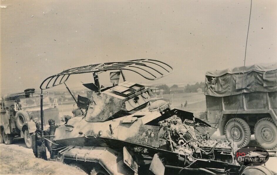 [PSW][#350]{001}{a} s.Pz.Sp.Wg (FU) Sd.Kfz.232 (6 Rad), Aufkl.Abt.(mot.).X, WH-207087, 'Ludendorf', droga Jędrzejów-Motkowice, brak przodu.jpg