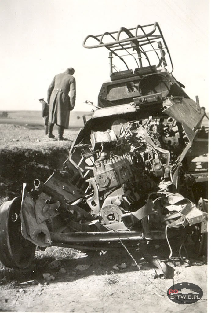 [PSW][#350]{002}{a} s.Pz.Sp.Wg (FU) Sd.Kfz.232 (6 Rad), Aufkl.Abt.(mot.).X, WH-207087, 'Ludendorf', droga Jędrzejów-Motkowice, brak przodu (A.Pz.Abw.Abt.14.001).jpg