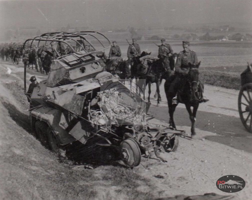 [PSW][#350]{010}{a} s.Pz.Sp.Wg (FU) Sd.Kfz.232 (6 Rad), Aufkl.Abt.(mot.).X, WH-207087, 'Ludendorf', droga Jędrzejów-Motkowice, brak przodu.jpg