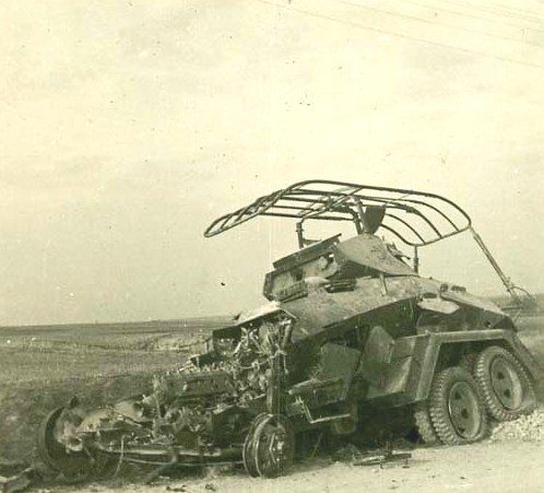 [PSW][#350]{015}{a} s.Pz.Sp.Wg (FU) Sd.Kfz.232 (6 Rad), Aufkl.Abt.(mot.).X, WH-207087, 'Ludendorf', droga Jędrzejów-Motkowice, brak przodu.jpg