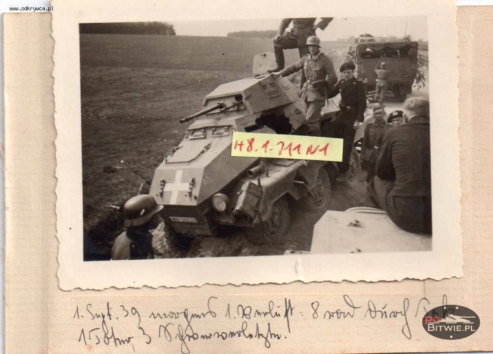 [PSW][#510]{006}{a} s.Pz.Sp.Wg Sd.Kfz.231 (8 Rad), Aufkl.Abt.(mot.).6, WH-210526, Kowale k.Praszka, w rowie, wyrwa z lewej pod wieżą.jpg