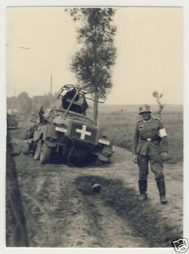 [PSW][#590]{002}{a} s.Pz.Sp.Wg (FU) Sd.Kfz.232 (8 Rad), SS Panzerspähzug LAH, SS-1090, 'Faust', Piaski k.Bolesławca.232 (8 Rad), SS Panzerspähzug LAH, SS-1090 a.jpg