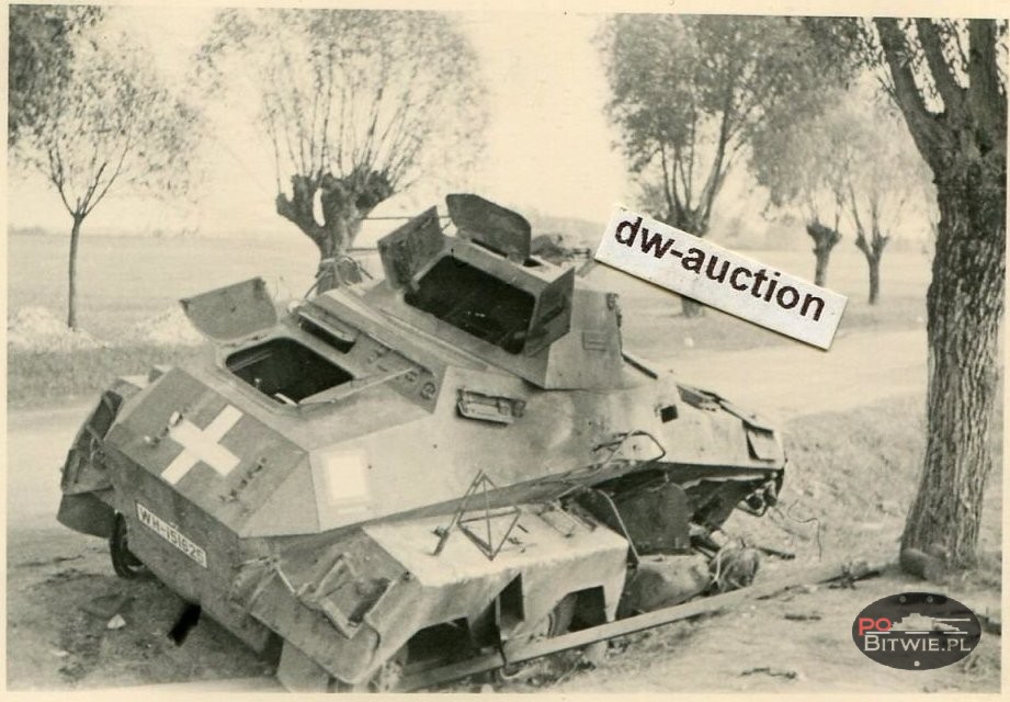 [PSW][#520]{104}{a} s.Pz.Sp.Wg Sd.Kfz.231 (8 Rad), Aufkl.Abt.(mot.).20, WH-151625, droga Zambrów - Czyżew, w rowie, koła z prawej.jpg