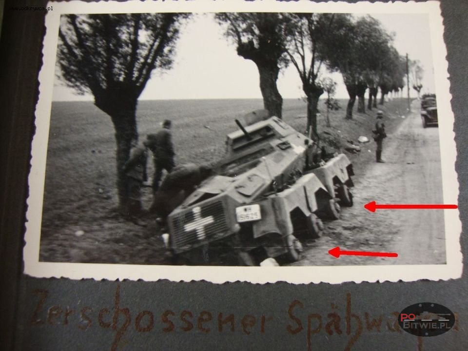 [PSW][#520]{207}{a} s.Pz.Sp.Wg Sd.Kfz.231 (8 Rad), Aufkl.Abt.(mot.).20, WH-151625, droga Zambrów - Czyżew, w rowie, bez kół z prawej.jpg