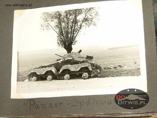 [PSW][#520]{209}{a} s.Pz.Sp.Wg Sd.Kfz.231 (8 Rad), Aufkl.Abt.(mot.).20, WH-151625, droga Zambrów - Czyżew, w rowie, bez kół z prawej.jpg