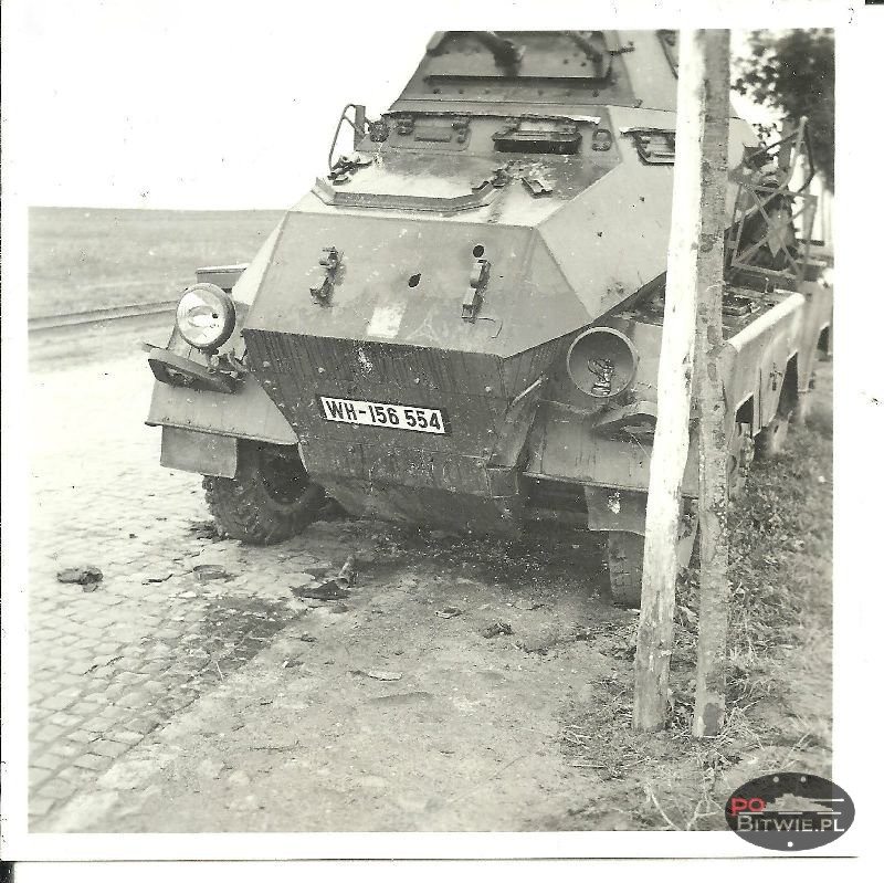 [PSW][#530]{002}{a} s.Pz.Sp.Wg Sd.Kfz.231 (8 Rad), Aufkl.Abt.(mot.).7, WH-156554, 2 dziury w przedniej płycie, wszystkie koła.jpg