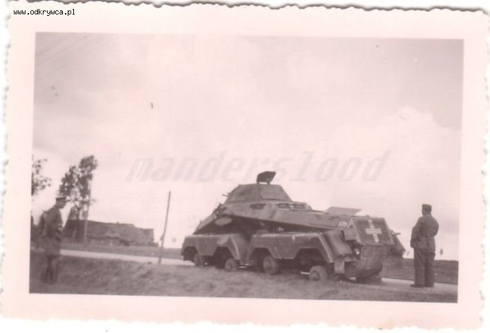 [PSW][#530]{201}{a} s.Pz.Sp.Wg Sd.Kfz.231 (8 Rad), Aufkl.Abt.(mot.).7, WH-156554, 2 dziury w przedniej płycie, bez kół.jpg