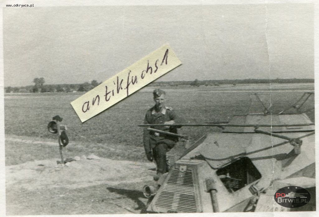 [PSW][#201]{008}{a} le.Pz.Sp.Wg (FU) Sd.Kfz.223, II.!Aufkl.Rgt.(mot.).7, WH-71248, 'Weimar', Lelów - Szczekociny (Obltn. Schütt).jpg