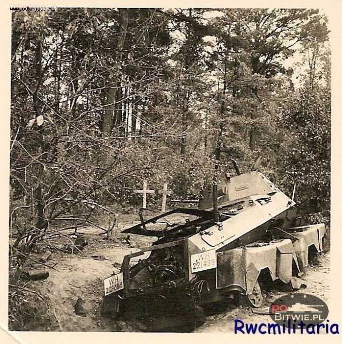 [PSW][#585]{101}{a} s.Pz.Sp.Wg (FU) Sd.Kfz.232 (8 Rad), Aufkl.Abt.(mot.).13, WH-221499, Oszczepalin Pierwszy (k.Kocka) (Hptm.Lunke, Ltn.Scheiber), w rowie.jpg