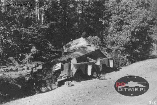 [PSW][#585]{112}{a} s.Pz.Sp.Wg (FU) Sd.Kfz.232 (8 Rad), Aufkl.Abt.(mot.).13, WH-221499, Oszczepalin Pierwszy (k.Kocka) (Hptm.Lunke, Ltn.Scheiber), w rowie.jpg