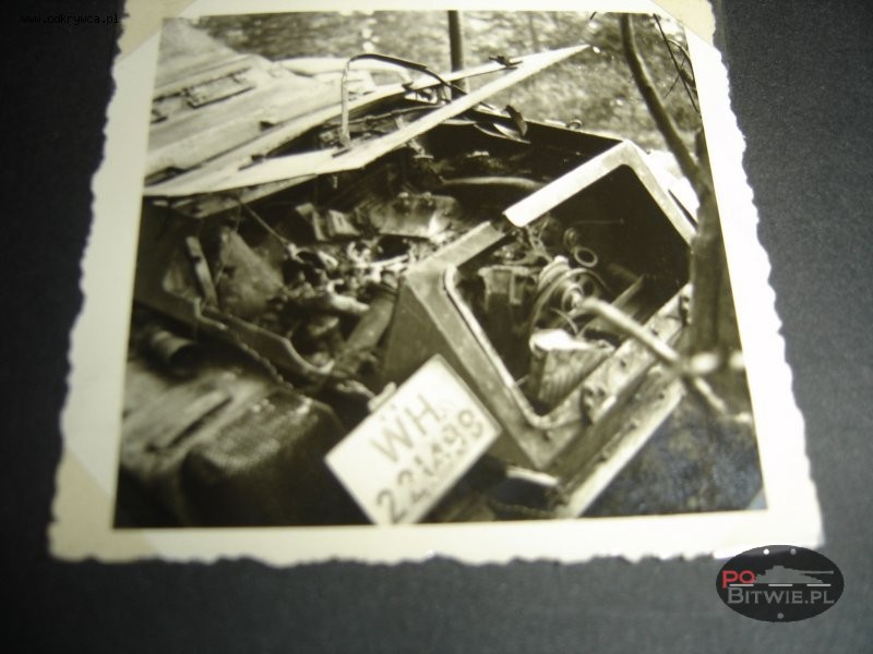 [PSW][#585]{120}{a} s.Pz.Sp.Wg (FU) Sd.Kfz.232 (8 Rad), Aufkl.Abt.(mot.).13, WH-221499, Oszczepalin Pierwszy (k.Kocka) (Hptm.Lunke, Ltn.Scheiber), w rowie.jpg