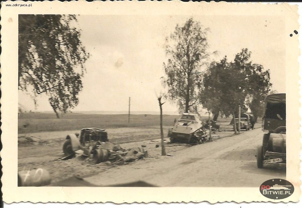 8 Rad Panzerspähwagen + Fahrzeuge Abschuss Kampf Tomaszow Maz Polen 39.jpg