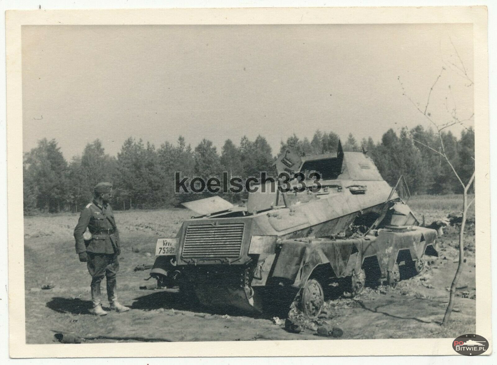 [PSW][#550]{009}{a} s.Pz.Sp.Wg (FU) Sd.Kfz.232 (8 Rad), II.!Aufkl.Rgt.(mot.).9, WH-753xx, Ujazdy (Wesoła)!Kąkolówka, duża dziura lewy przód, dach z boku (A.X0041).jpg