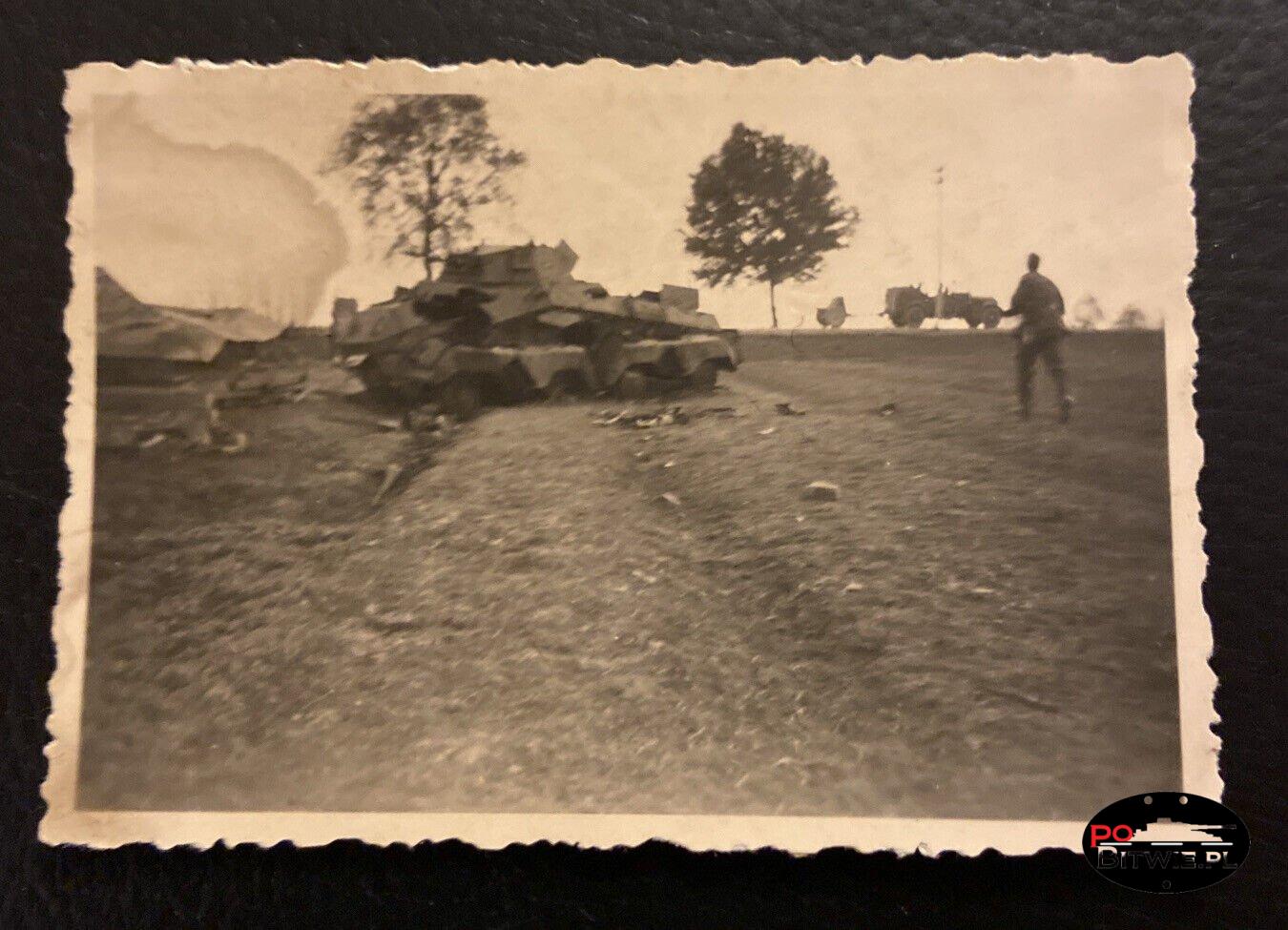 [Z.Inf.Rgt.62.003] Foto  - wk2 - abgeschossener deutscher Panzerspähwagen - Polen a.jpg