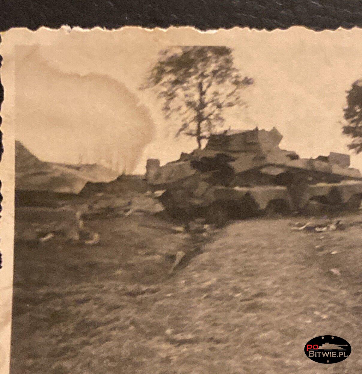 [Z.Inf.Rgt.62.003] Foto  - wk2 - abgeschossener deutscher Panzerspähwagen - Polen b.jpg