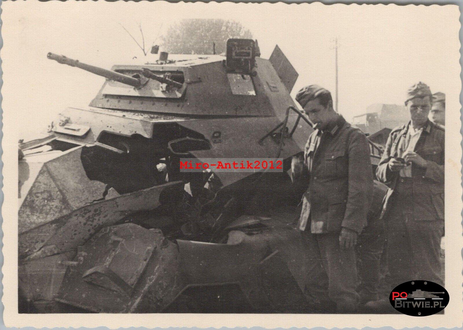 [Z.X0106] Foto, Wk2, zerstörter Spähwagen bei Jaworiw Polen Ukraine (N)50824.jpg