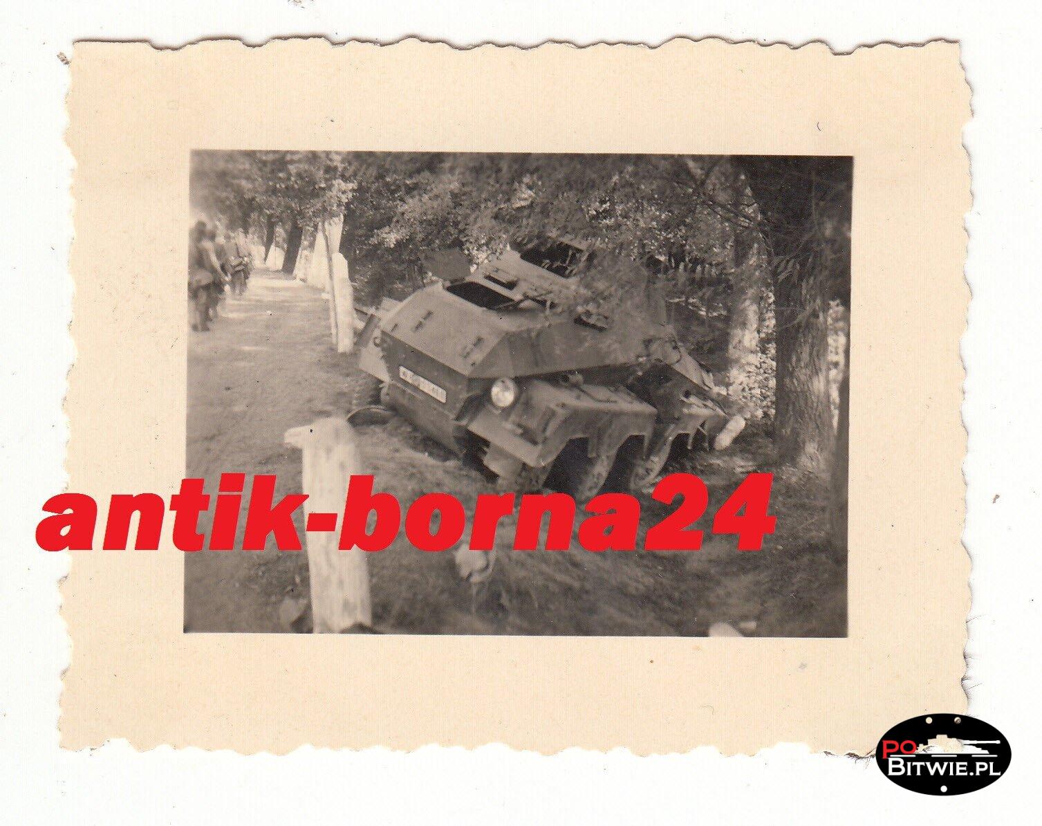 PSW][#515]{010}{a} s.Pz.Sp.Wg Sd.Kfz.231 (8 Rad), Aufkl.Abt.(mot.).x, tyłem w rowie,białe słupki, koło mostu aw.jpg
