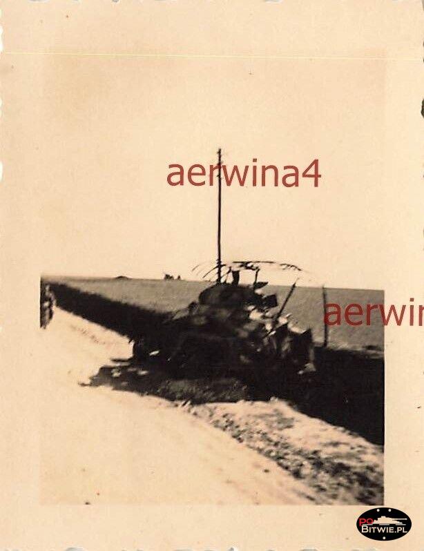 [Z.Pz.Abw.Abt.14.002] Zerstörter deutsche Panzerwagen Sd. Kfz. 263 bei Tschenstochau Polen aw.jpg