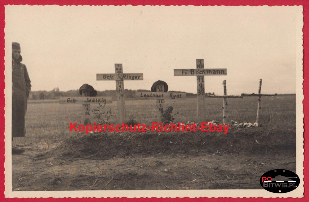 [PSW][#520]{999}{a} s.Pz.Sp.Wg Sd.Kfz.231 (8 Rad), Aufkl.Abt.(mot.).20, WH-151625, droga Zambrów - Czyżew, w rowie, krzyże.jpg