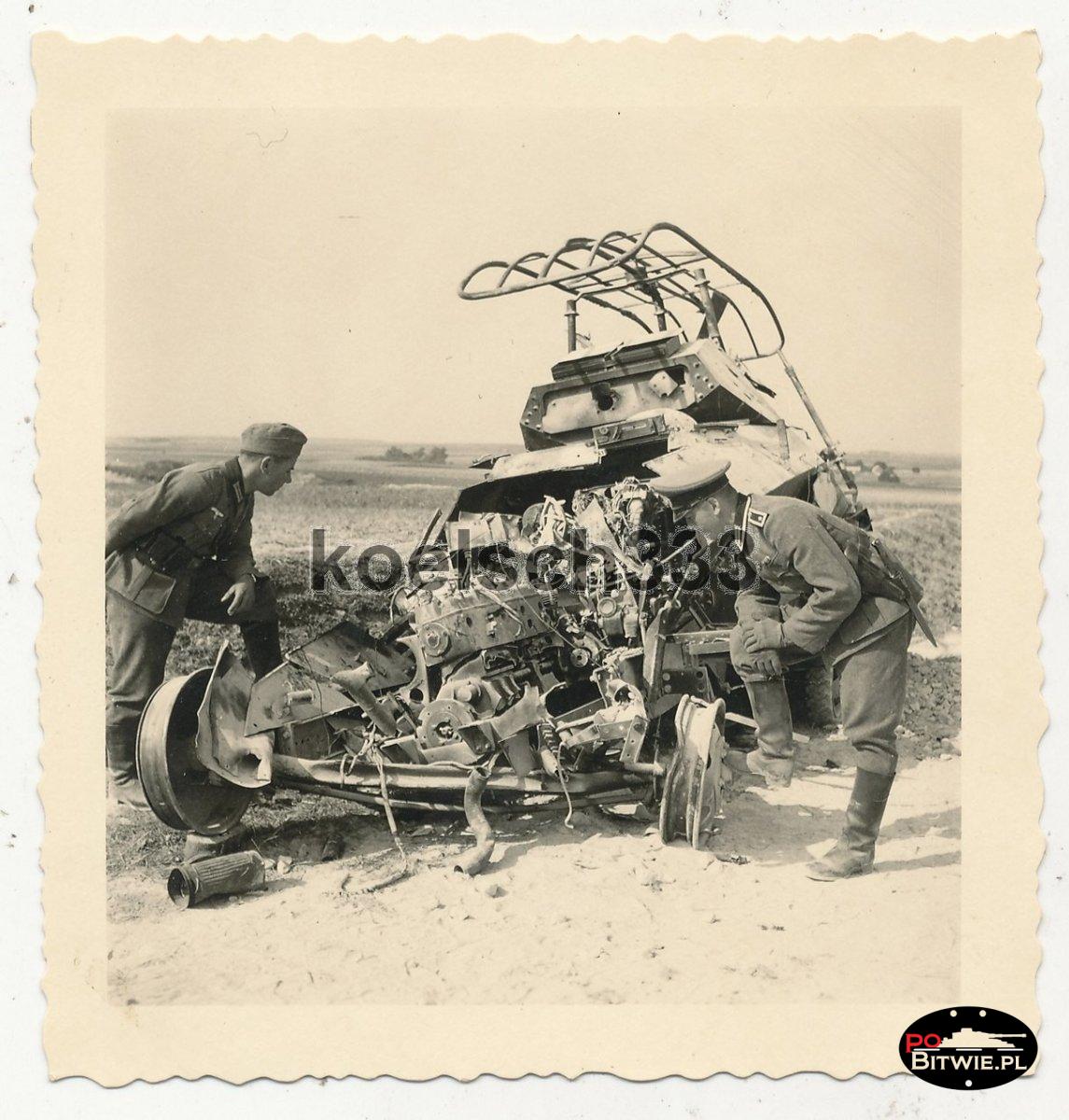 [Z.X0147] Foto 6 Rad Funk Panzerspähwagen Wrack der Wehrmacht bei Zarki in Polen 1939.jpg